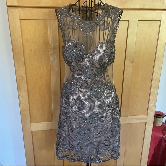 Dave & Johnny intricately lace and bling detail mesh short sleeve Dress size 7 - Picture 1 of 16